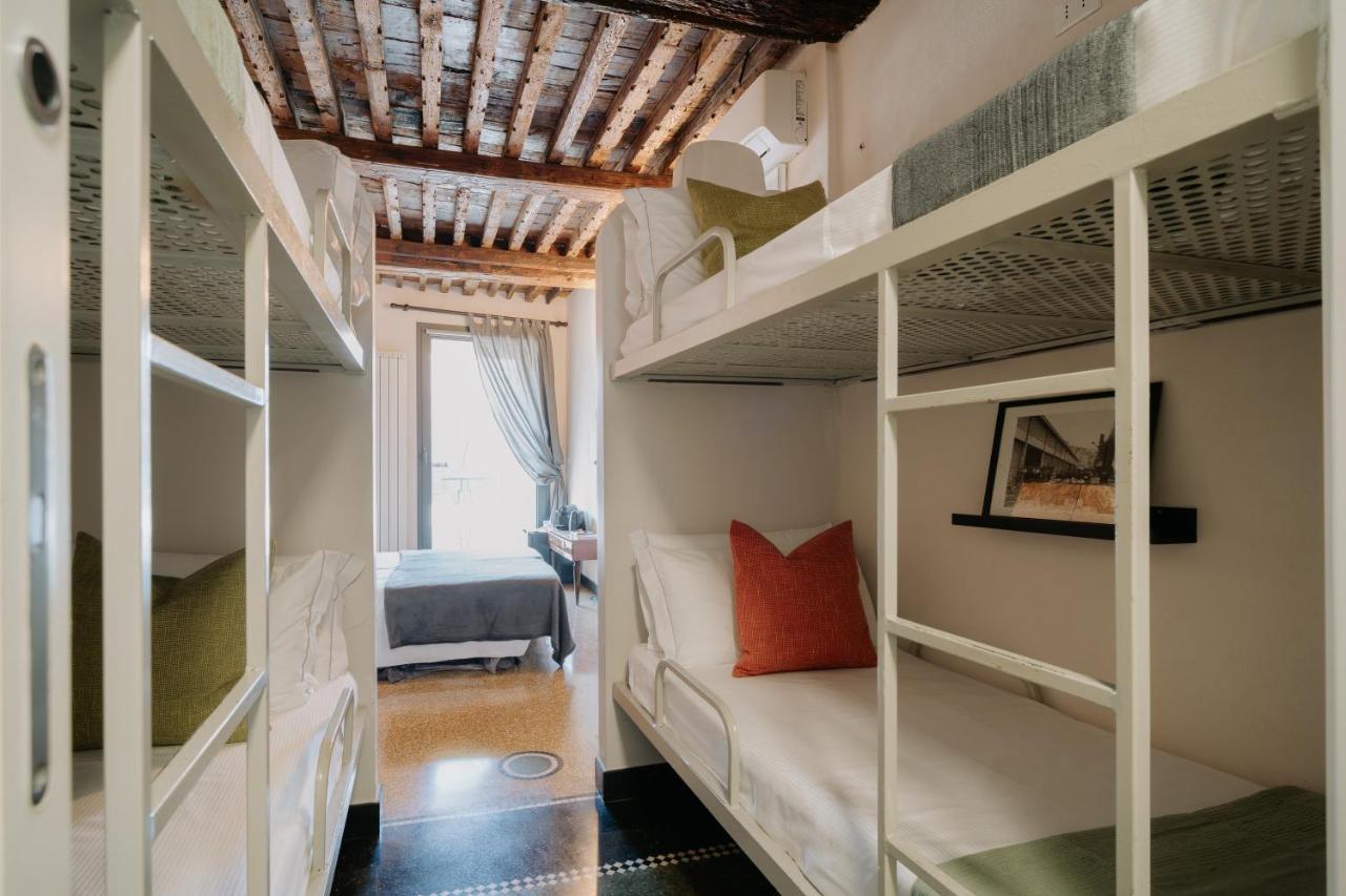 Le Stanze Del Piccadilly Hostel Genoa Ngoại thất bức ảnh