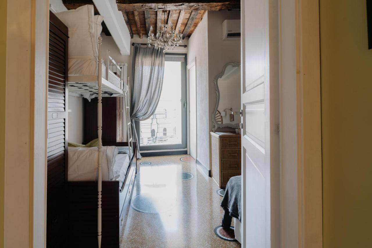 Le Stanze Del Piccadilly Hostel Genoa Ngoại thất bức ảnh