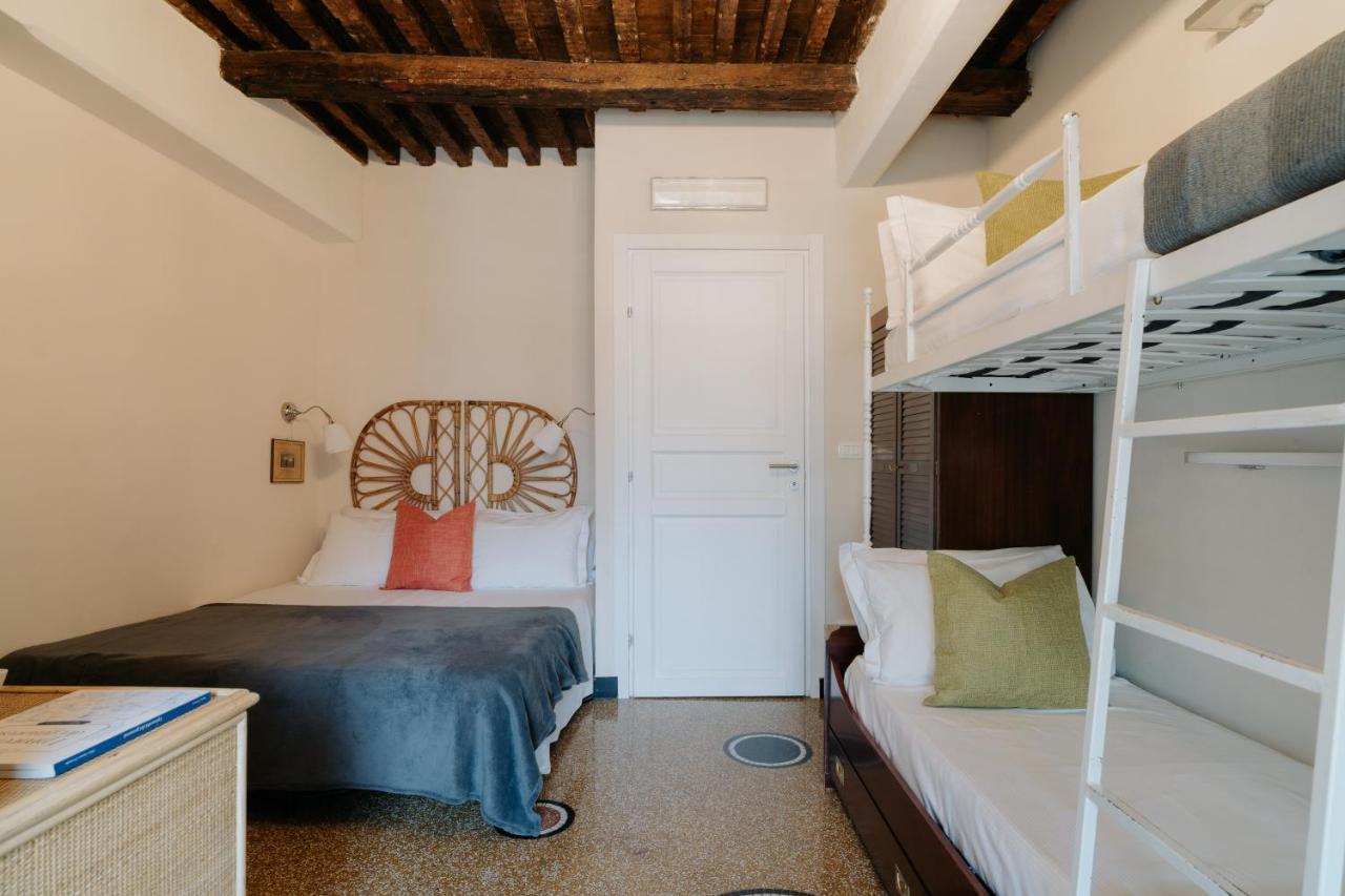 Le Stanze Del Piccadilly Hostel Genoa Ngoại thất bức ảnh